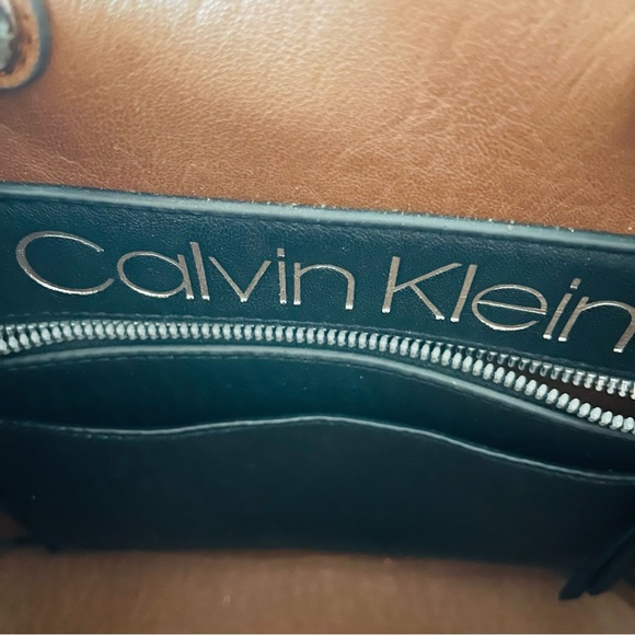 CALVIN KLEIN Bucket Bag - Picture 12 of 15